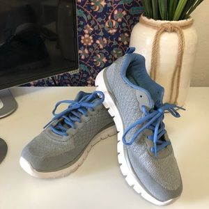 Sketchers running shoes
